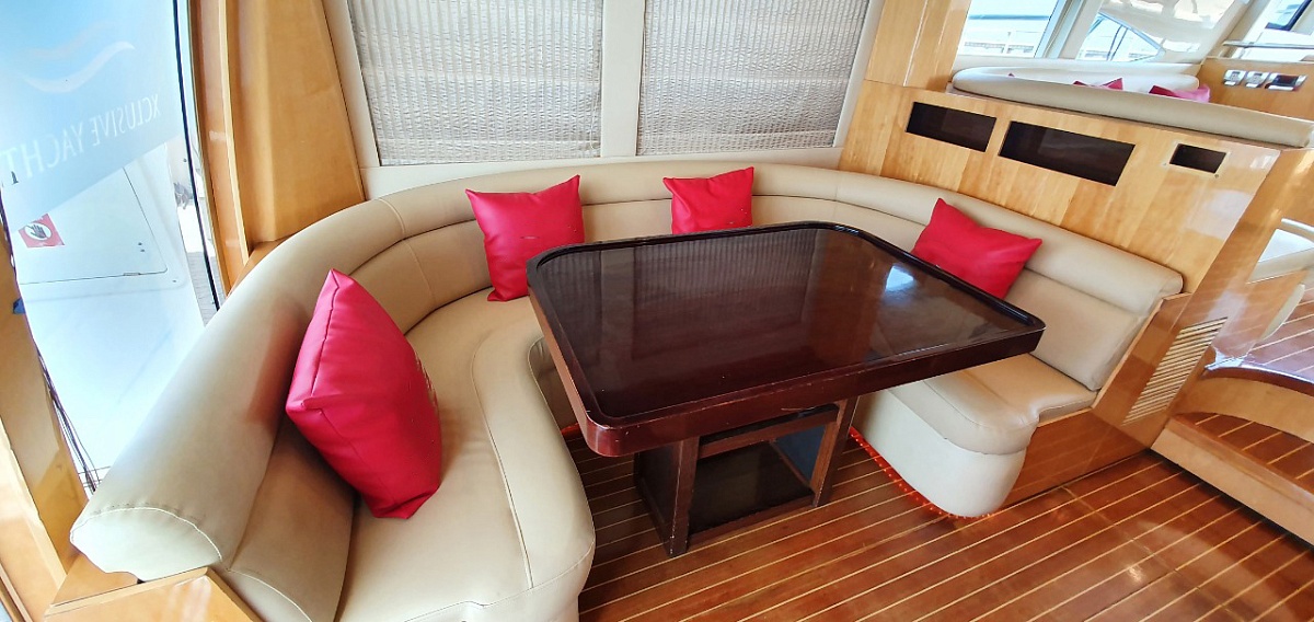 Аренда моторной яхты Majesty 56 XCLUSIVE III в Дубае